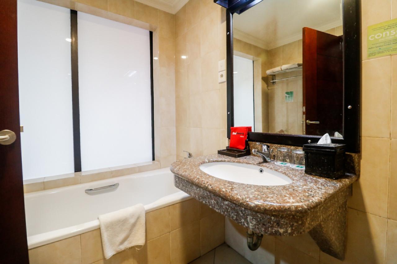 Готель Reddoorz Premium @ Bukit Damai Indah Балікпапан Екстер'єр фото