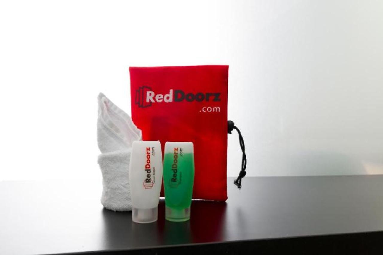 Готель Reddoorz Premium @ Bukit Damai Indah Балікпапан Екстер'єр фото