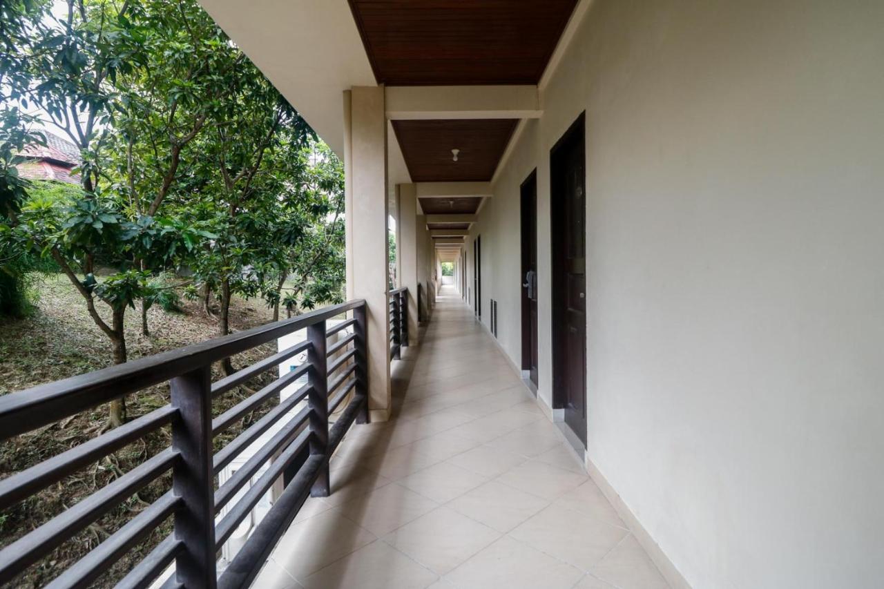Готель Reddoorz Premium @ Bukit Damai Indah Балікпапан Екстер'єр фото
